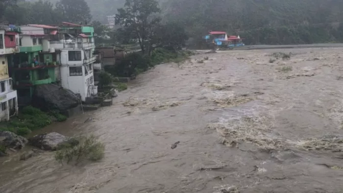 Uttarakhand: रात से जारी बारिश से हालात भयावह, कोसी व शिप्रा नदी से बाढ़ का खतरा; खौफजदा 30 से ज्यादा परिवार