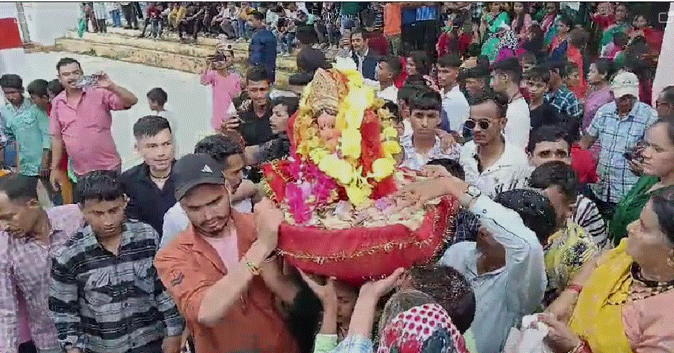 मां गोरा की कैलाश बिदाई के साथ गौरा महोत्सव का हुआ समापन हजारों लोगों ने नम आंखों से मां गोरा को किया विदा