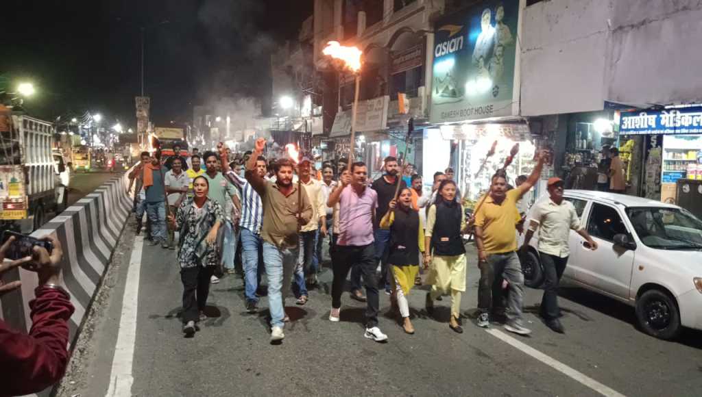 मुकेश बोरा दुष्कर्म प्रकरण में नया अपडेट:- भाजपा में हुए दो फाड़………………… एक पक्ष बोरा समर्थन में तो दूसरा जबरदस्त विरोध में उतरा