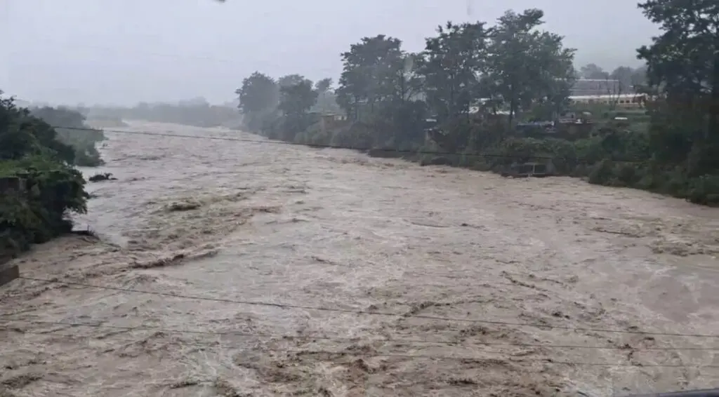 हल्द्वानी :(बड़ी खबर) गौला नदी में छोड़ा गया 45 हजार क्यूसेक पानी, शेर नाला भी उफान पर