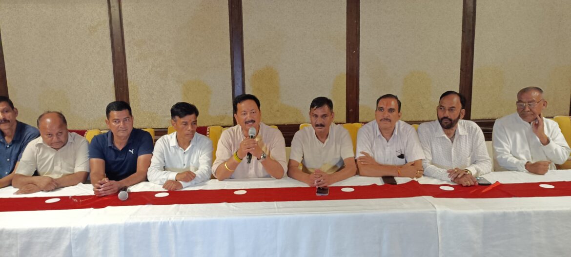 देवभूमि की अस्मिता बचाओ, भाजपा नेताओं से चेली-ब्वारी बचाओ: करन मेहरा