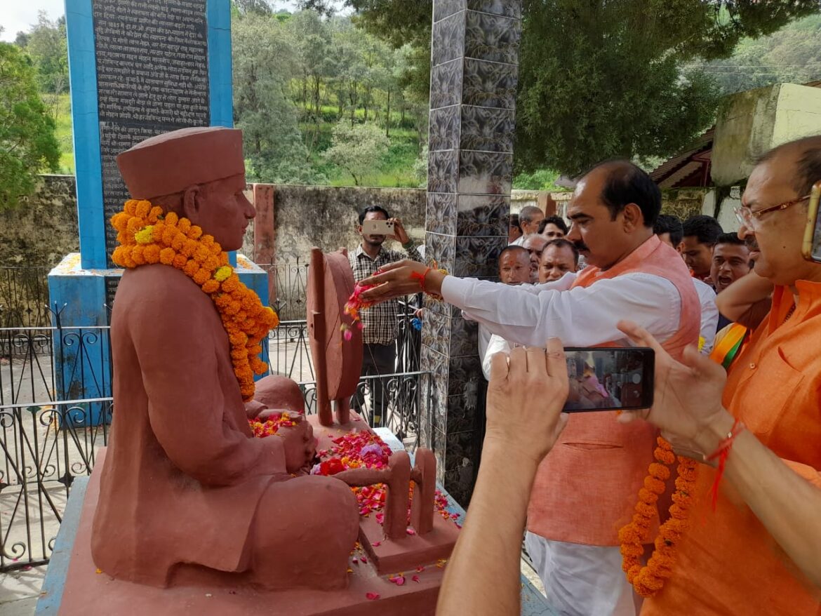 केंद्रीय राज्य मंत्री अजय टम्टा ने सल्ट( खुमाड) पहुंचकर शहीदों को दी श्रद्दांजलि