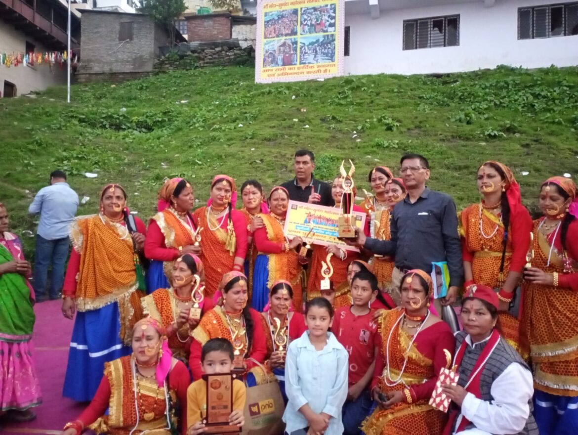 पारम्परिक महिला झोड़ा प्रतियोगिता के साथ मां नंदा-सुनंदा महोत्सव का हुआ रंगारंग समापन