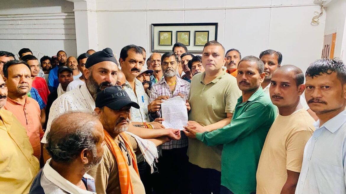 विधायक सुमित हृदयेश से मिले तिपहिया ऑटो चालक, समस्याओं के त्वरित समाधान का आश्वासन