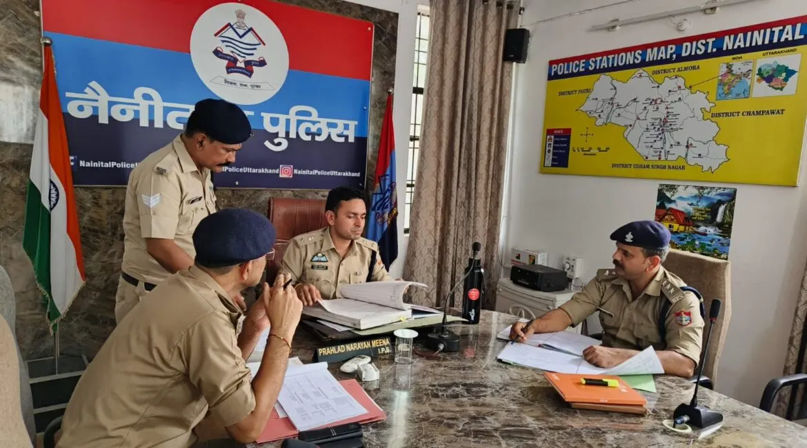 लंबित विवेचनाओं पर SSP नैनीताल ने लगाई फटकार, कार्यशैली सुधारने के दिए निर्देश।