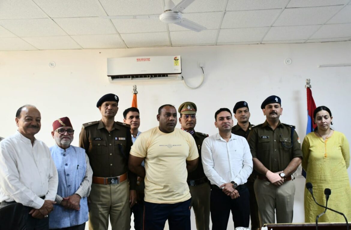 उत्तराखंड पुलिस में तैनात अर्न्तराष्ट्रीय पदक विजेता “उपनिरीक्षक मुकेश पाल” को “एस0एस0पी0 नैनीताल” ने आगामी लैटिन अमेरिकन वर्ल्ड पुलिस गेम्स 2024 के लिये दी शुभकामनाएं