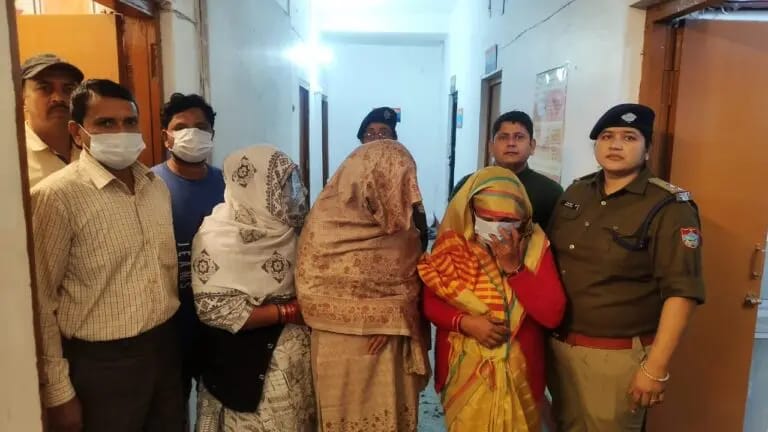 हल्द्वानी :  आपत्तिजनक सामान के साथ सेक्स रैकेट का खुलासा, 5 महिलाएं गिरफ्तार, ये निकली सरगना