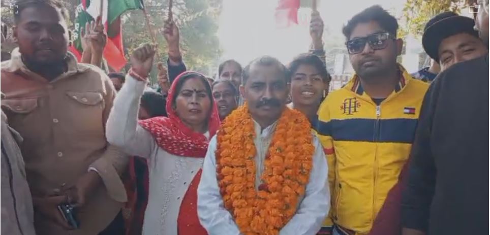 यूकेडी के प्रत्याशी रवि वाल्मीकि ने किया अपना नामांकन