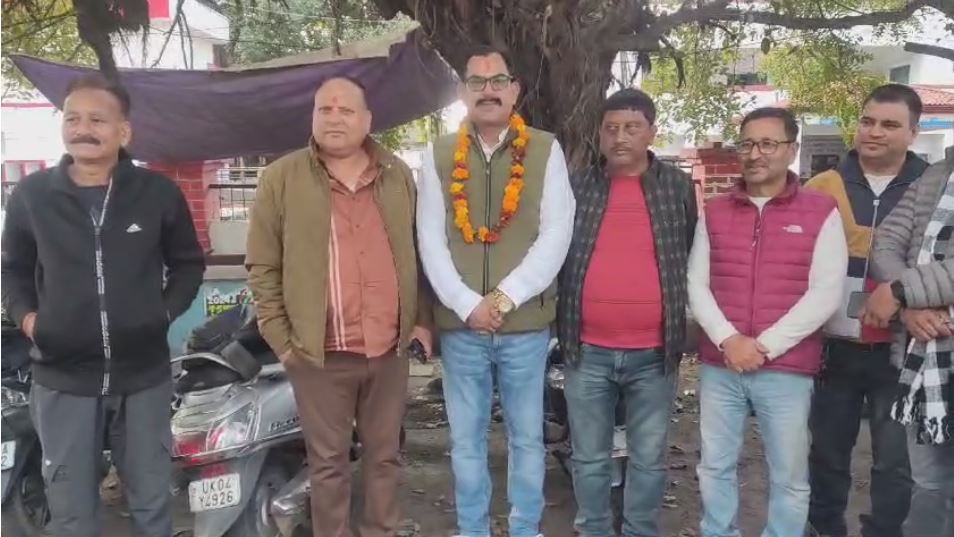 वार्ड नंबर 17 के पार्षद ने भरा अपना नामांकन