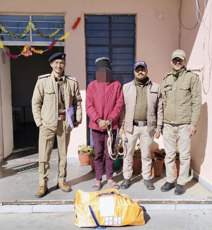 मुक्तेश्वर पुलिस ने किया स्कूल में हुई चोरी के मामले का 24 घंटे में खुलासा01 युवक को चोरी के सम्पूर्ण माल सहित किया गिरफ्तार