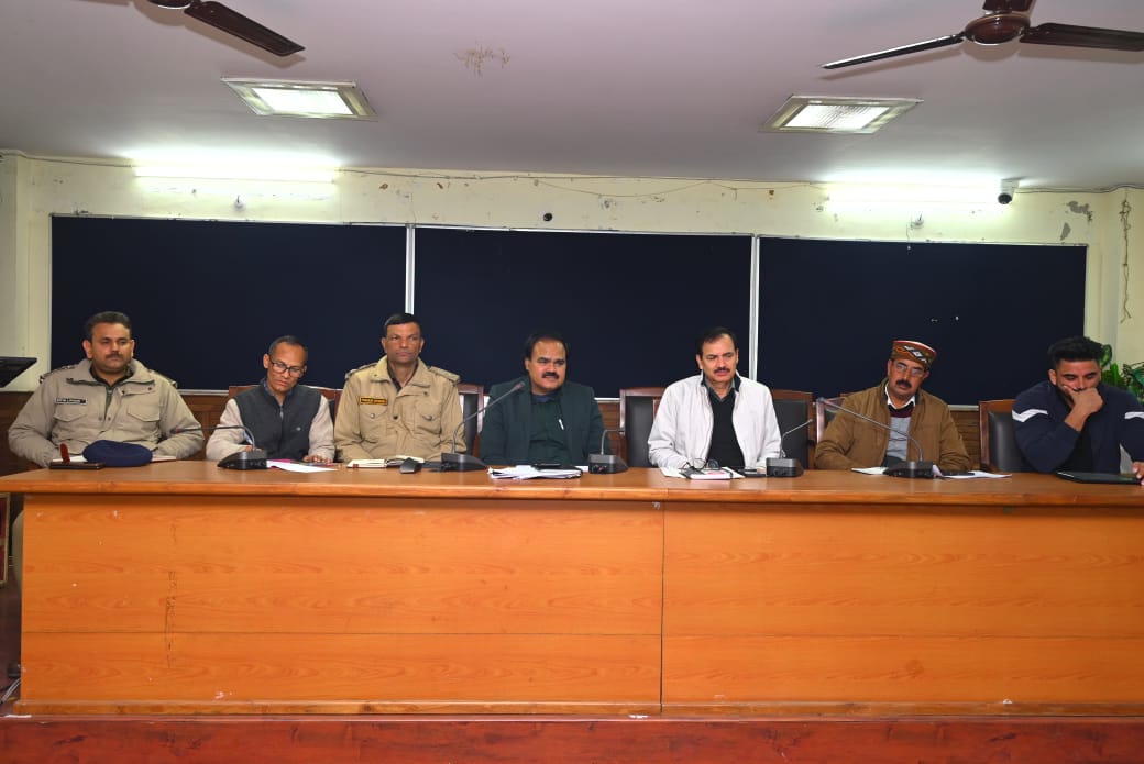 निकाय चुनाव को लेकर मुख्य विकास अधिकारी अशोक पांडे मीडिया से हुए रूबरू।