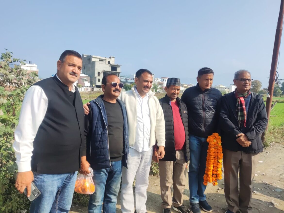 कांग्रेस प्रत्याशी ललित जोशी ने पूर्व विधानसभा गोविंद सिंह कुंजवाल और नगर अध्यक्ष गोविंद सिंह कुलवन्त से की मुलाकात