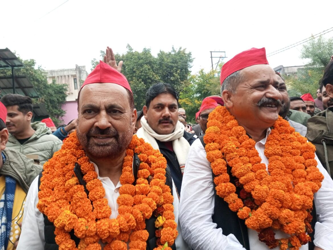 समाजवादी पार्टी के प्रत्याशी शोएब अहमद ने मेयर पद के लिए किया नामांकन