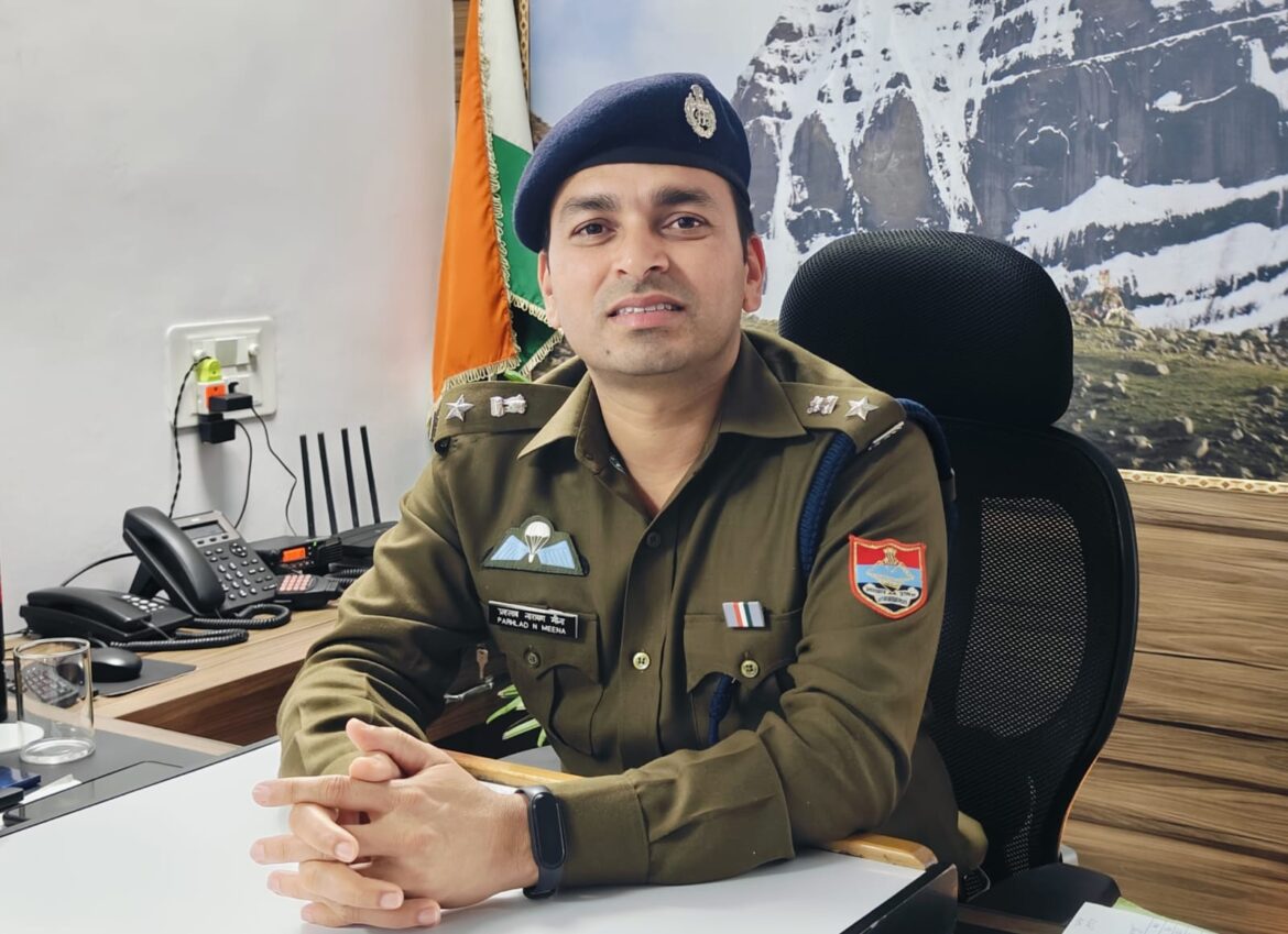 राजस्थान से घूमने आई महिला का गुम हुआ बैग वापस कर मुक्तेश्वर पुलिस ने पेश की मानवता की मिशाल