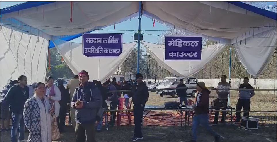 मतदान स्थल के लिए पोलिंग पार्टियों की हुई रवानगी