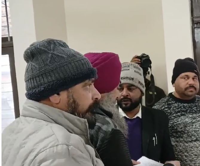 नगर पंचायत के कांग्रेस प्रत्याशी का नामांकन निरस्त।