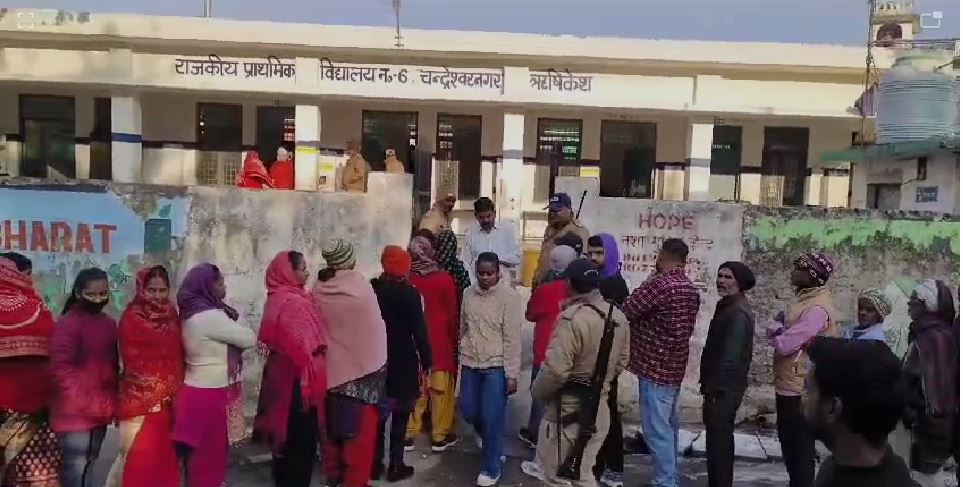 नगर निकाय चुनाव को ऋषिकेश में मतदान हुआ शुरू