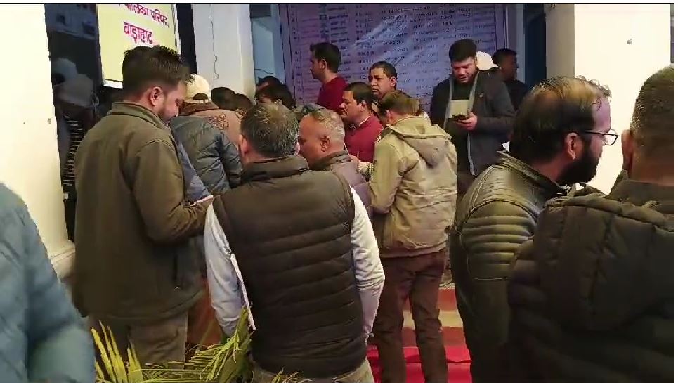 जनपद उत्तरकाशी में पोलिंग पार्टी रवाना