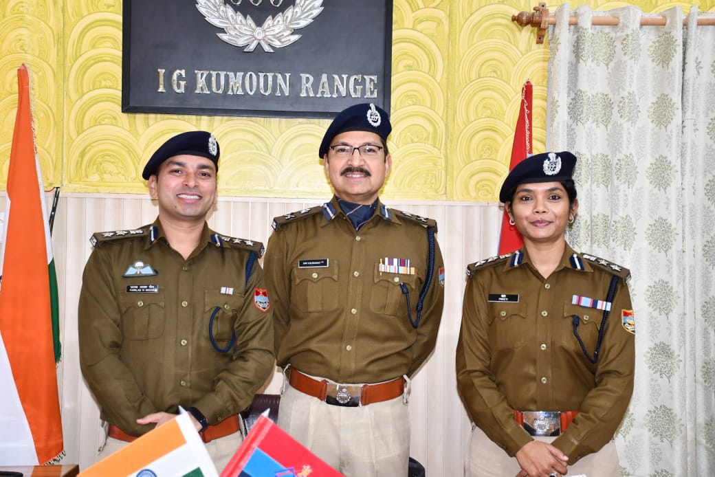 वरिष्ठ पुलिस अधीक्षक प्रहलाद नारायण मीणा तथा कमांडेंट 31वीं वाहिनी प्रीति प्रियदर्शनी को सीनियर सलेक्शन ग्रेड में मिली पदोन्नति,.आई0जी0 कुमायूँ डॉ0 योगेन्द्र सिंह रावत ने कंधों पर सितारे तथा कॉलर बैज लगाकर दी शुभकामनाएं।
