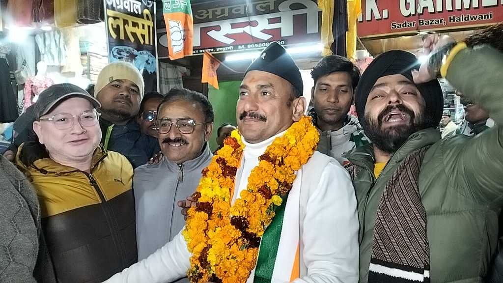 कांग्रेस मेयर प्रत्याशी ललित जोशी ने बाजार में किया जनसंपर्क ,बिना आदेश व्यापारियों की दुकानों को जिला प्रशासन ने उजाड़ा