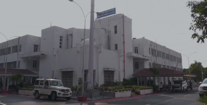 गैरसैण हुआ गैर ।