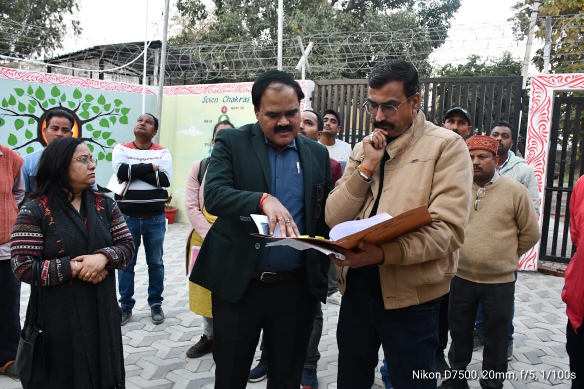 मुख्यमंत्री द्वारा नशा मुक्त उत्तराखण्ड़ के लिए नशा मुक्ति केंद्र खोले जाने के निर्णय पर अधिकारियों द्वारा किया गया निरीक्षण।