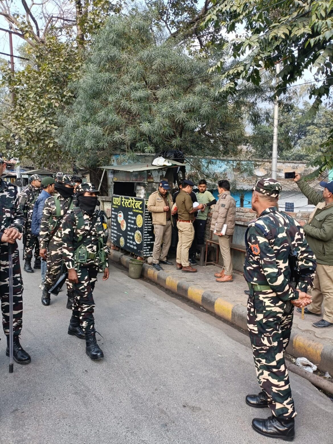 हल्द्वानी पुलिस ने “ऑपरेशन सेनेटाइज” अभियान में सत्यापन न कराने पर 10 भवन स्वामियों के विरुद्ध की कार्यवाही