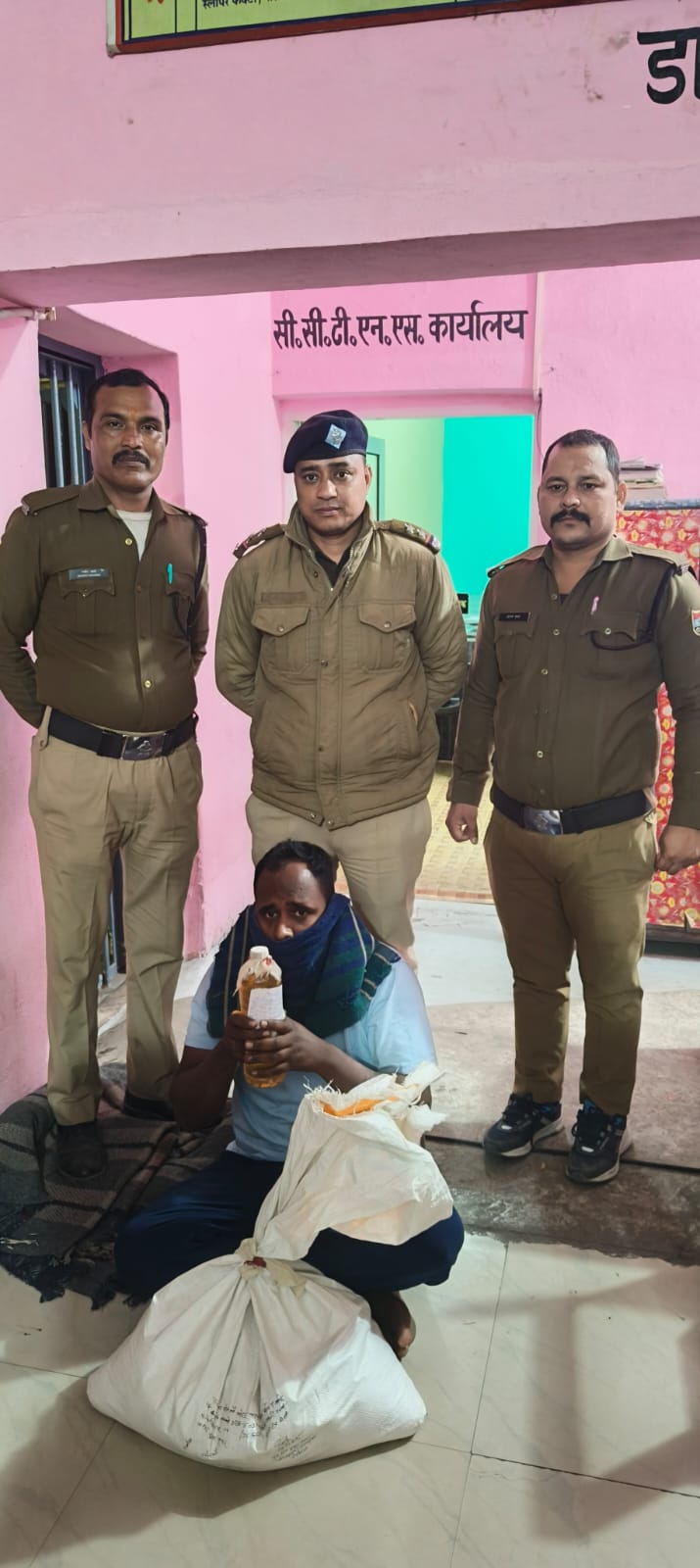 लालकुआं व कालाढूंगी पुलिस ने अवैध शराब के साथ 02 व्यक्तियों को किया गिरफ्तार