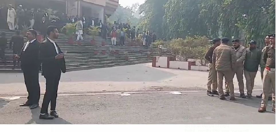 ब्रेकिंग  न्यूज़