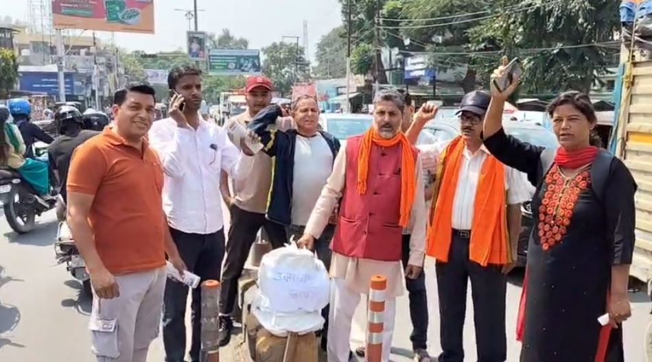 उत्तराखंड सरकार के खिलाफ हल्द्वानी में जोरदार प्रदर्शन, पहाड़ी आर्मी ने जताया विरोध