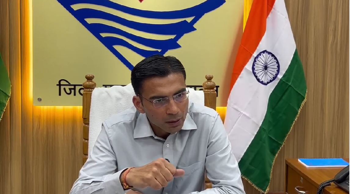 देहरादून में बढ़ती वाहन दुर्घटनाओं पर ट्रैफिक पुलिस और आरटीओ सख्त, डीएम ने दिए निर्देश