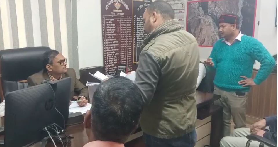 उत्तरकाशी में निकाय चुनाव के बाद वोटरों पर गिरी गाज, नोटिस जारी