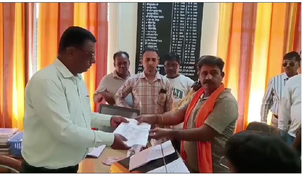 श्रीराम फाइनेंस के खिलाफ शिवसेना और भवानी सेना ने उपजिलाधिकारी को सौंपा ज्ञापन