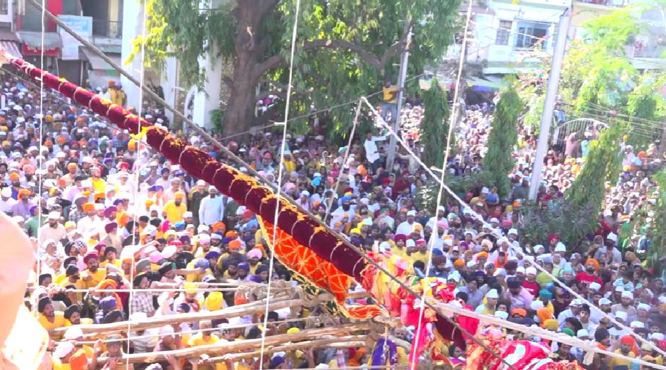 देहरादून में ऐतिहासिक झंडा मेले की धूम, श्रद्धालुओं का उमड़ा सैलाब