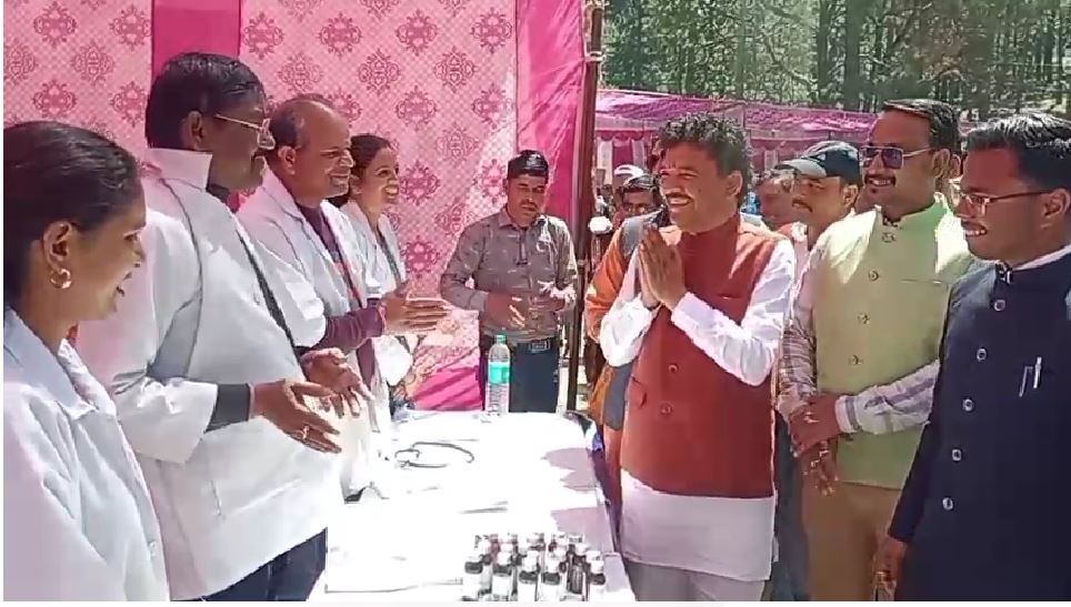 धामी सरकार के तीन साल पूरे, रानीखेत में बहुउद्देशीय शिविर का आयोजन