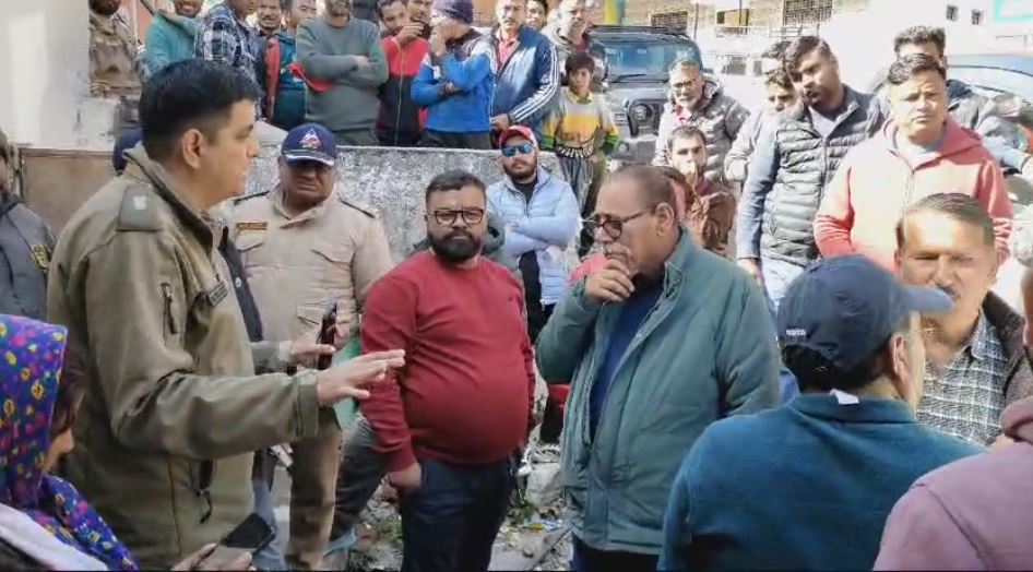 बद्रीनाथ धाम के पांडुकेश्वर में बीआरओ और ग्रामीणों के बीच कैफे हाउस विवाद गरमाया