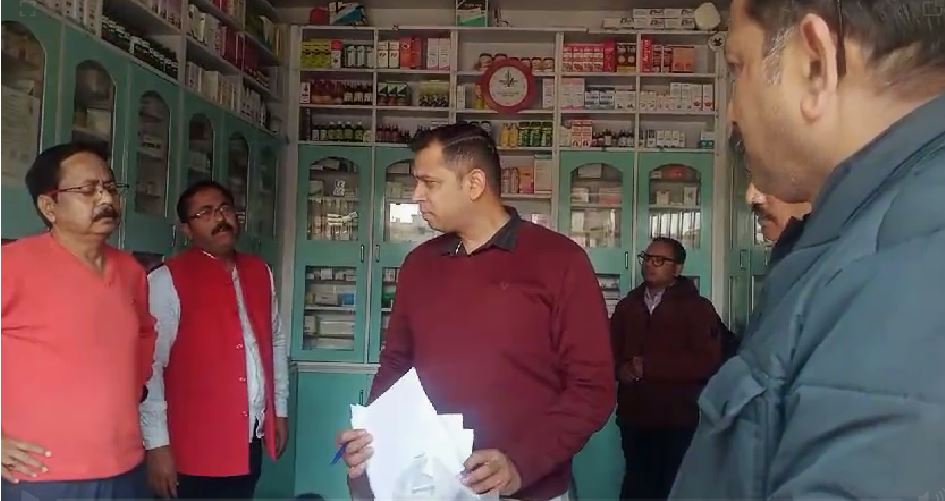 ड्रग्स इंस्पेक्टर ने किया दवाई मेडिकलो का औचक निरिक्षण