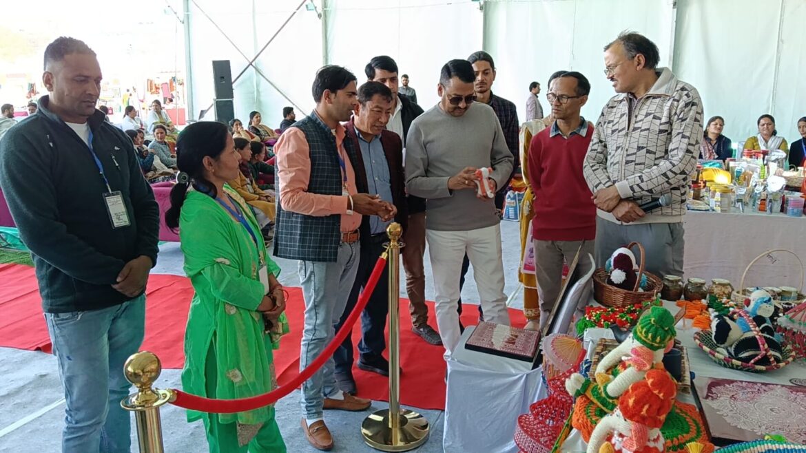 हल्द्वानी के एमबी इंटर कॉलेज मैदान में आयोजित दस दिवसीय सरस आजीविका मेला