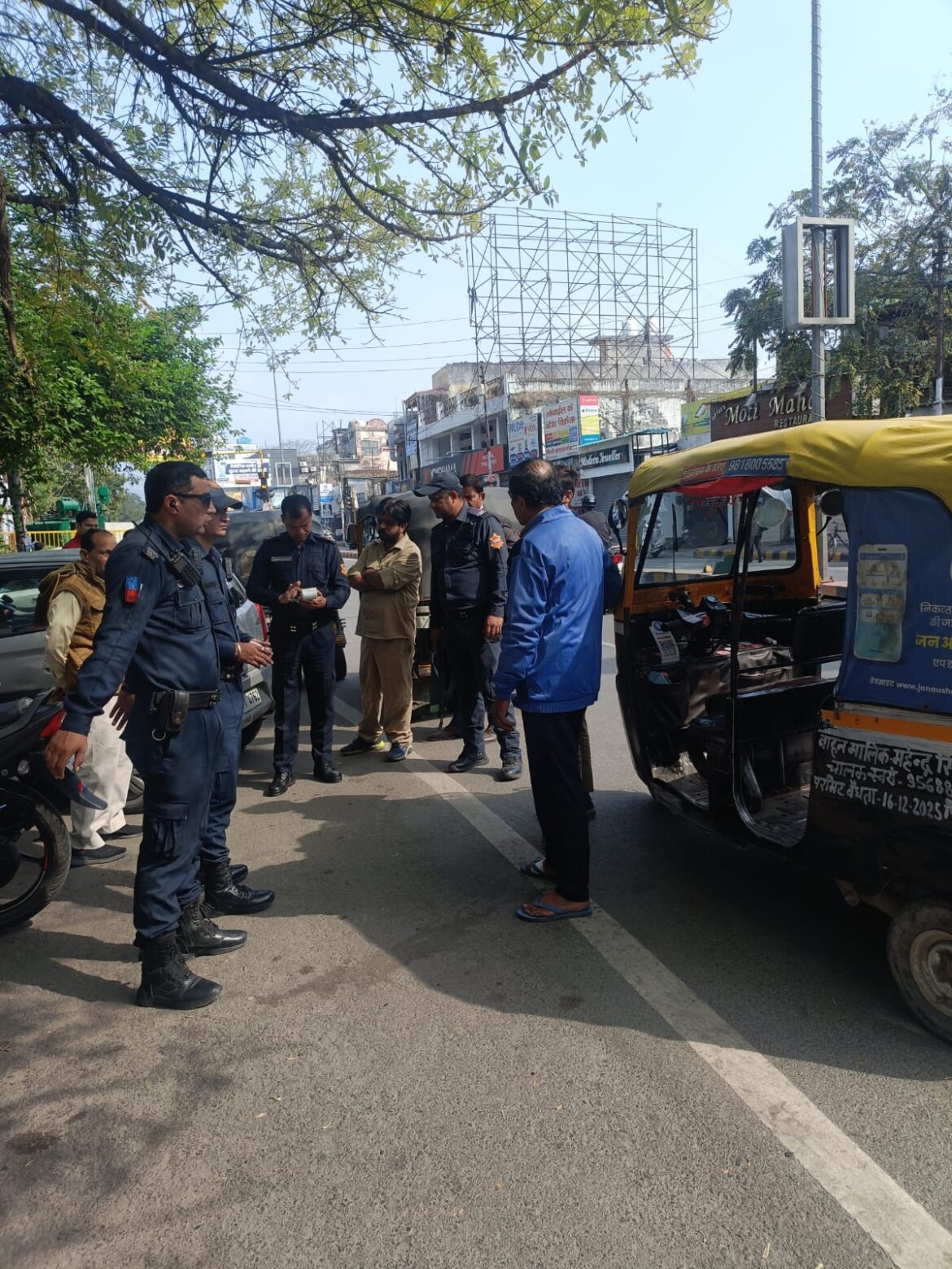 नैनीताल पुलिस का सड़क सुरक्षा अभियान