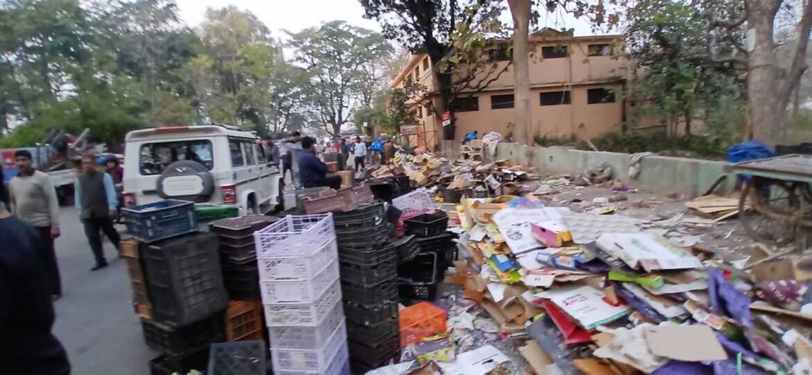 नगर निगम में फिर चलाया अतिक्रमण क्रियाशाला