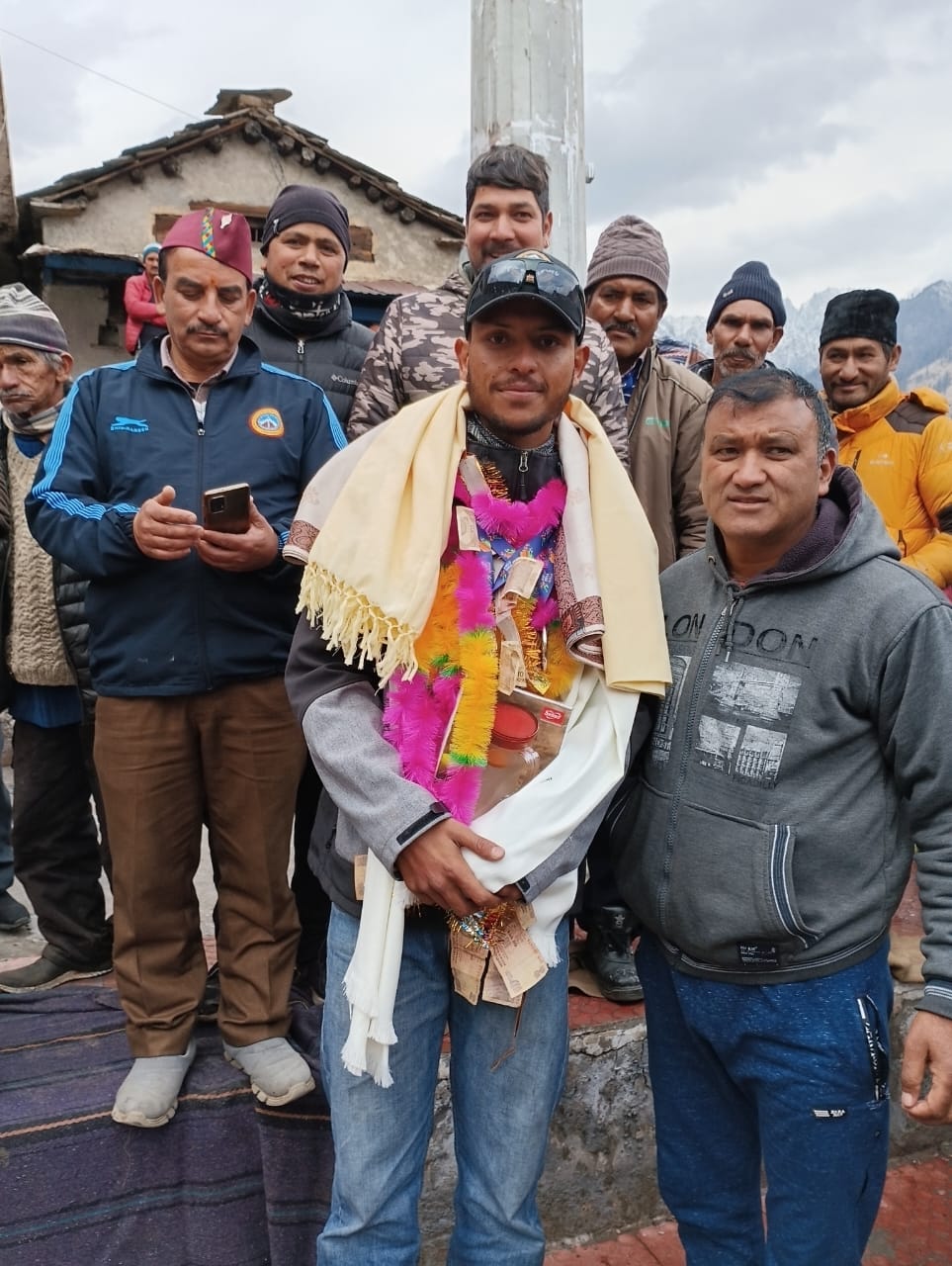 खेलो इंडिया नेशनल विंटर गेम्स गुलमर्ग में स्की पर्वतारोहण खेल में दो सिल्वर मेडल जीत कर लौटे शार्दुल का हुआ भव्य स्वागत