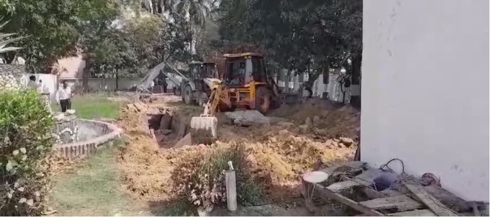 महापौर दीपक बाली के प्रयास के चलते सिंचाई विभाग के द्वारा लाई गई जेसीबी हरकत में आई