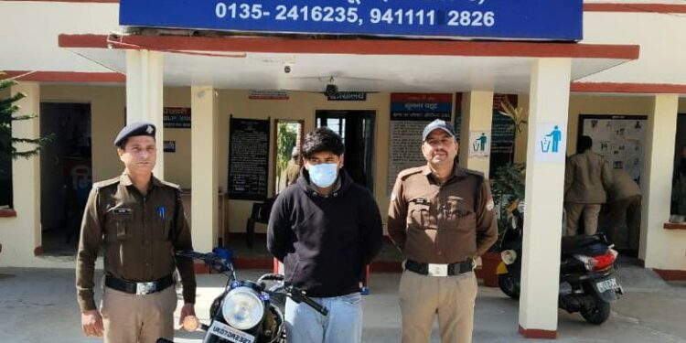 तेज रफ्तार बुलेट से पुलिसकर्मी को टक्कर मारने वाला आरोपी गिरफ्तार