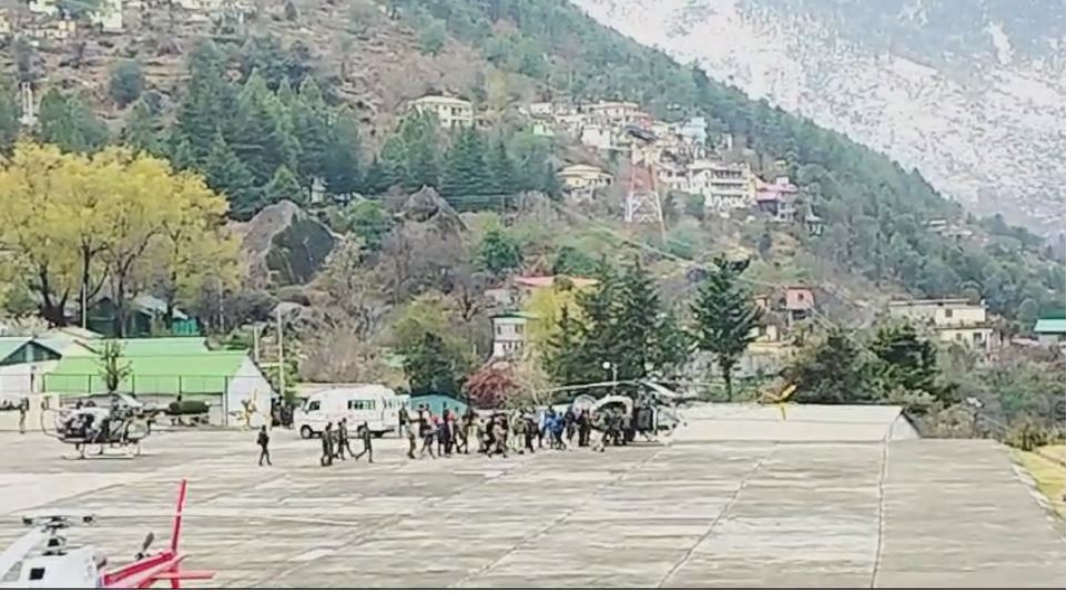 मुख्यमंत्री पुष्कर धामी पहुचें ज्योर्तिमठ हेलीपेड