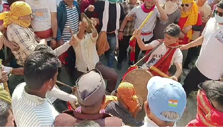 गुमदेश क्षेत्र में तीन दिवसीय ऐतिहासिक चेतोला मेला: चमू देवता की पूजा-अर्चना के साथ हुआ भव्य शुभारंभ