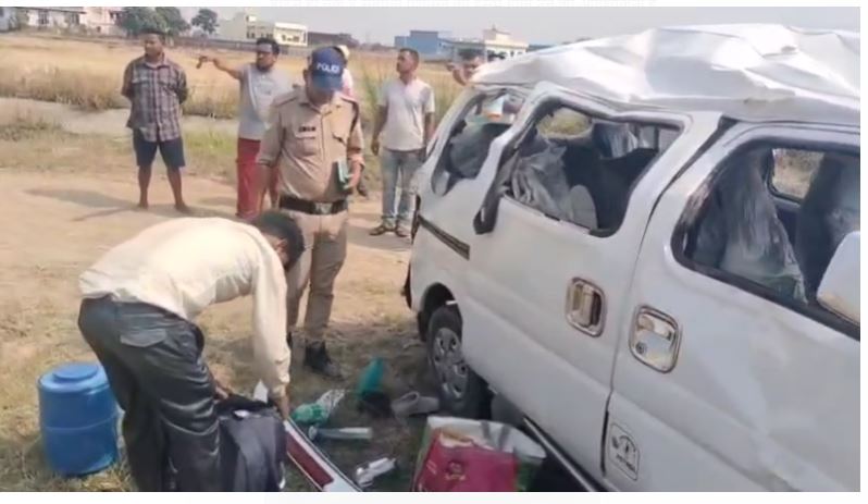 पूर्णागिरि से लौटते समय इको वैन दुर्घटनाग्रस्त, दादी-पोती की दर्दनाक मौत, सात घायल