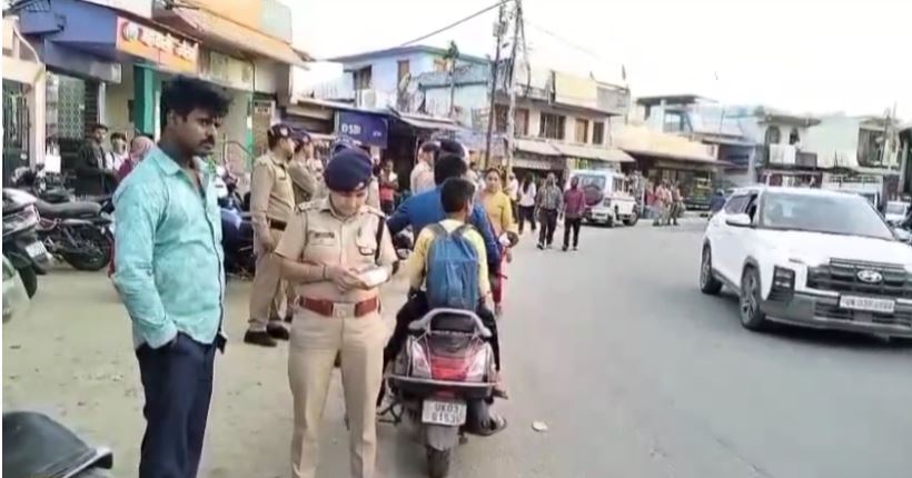 चंपावत में यातायात नियमों के उल्लंघन पर पुलिस की सख्ती, दो दर्जन से अधिक वाहन चालकों का चालान
