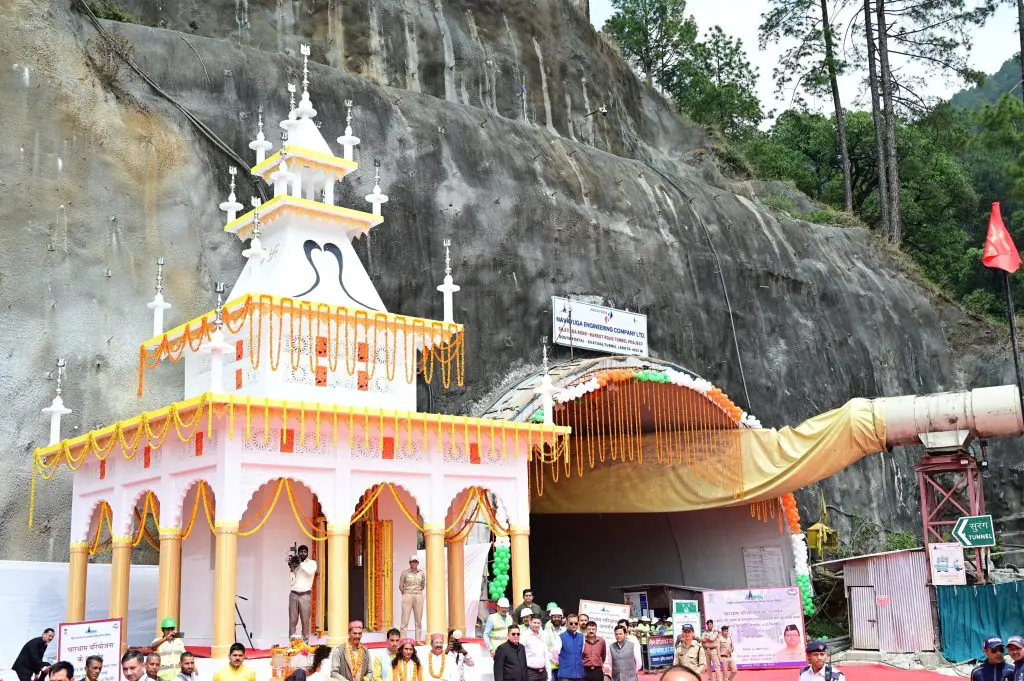 सिलक्यारा सुरंग ब्रेकथ्रू कार्यक्रम में मुख्यमंत्री धामी ने की शिरकत, कहा – यह आस्था, तकनीक और टीम वर्क की ऐतिहासिक सफलता