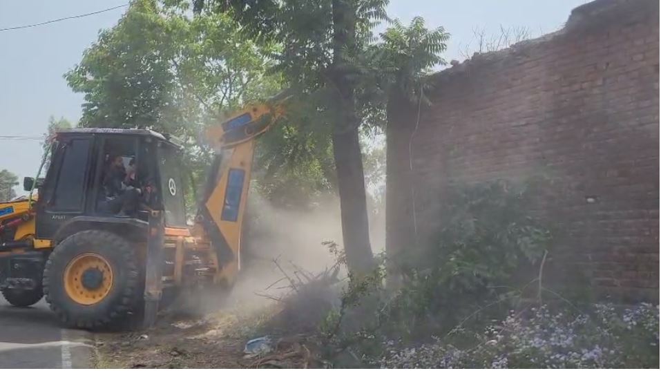 विकासनगर में फिर चला बुलडोजर: 500 से अधिक अवैध कब्जे हटाने की बड़ी कार्रवाई शुरू