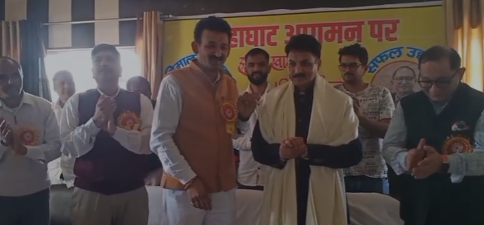 लोहाघाट पहुंचे डॉ. रंजीत सिंह मेहता का भव्य स्वागत, युवाओं को स्वरोजगार के लिए किया प्रेरित